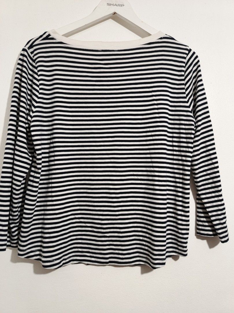 COS black white stripe cotton long sleeve (Category: Longsleeves) located in Rizal. Submitted by vanessa_finds_ (Listing ID 1465078472, Image 2). Description: needs wash, removable stain.