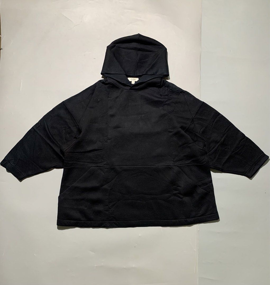 COS OVERSIZE HOODIE (Category: Coats, Jackets and Outerwear) located in Taguig. Submitted by thehookv1 (Listing ID 1464987495, Image 1). Description: COS OVERSIZED HOODIE SMALL 27x29 pit to pit | shoulder to hem VERY GOOD CONDITION AUTHENTIC TAGUIG DM ME .