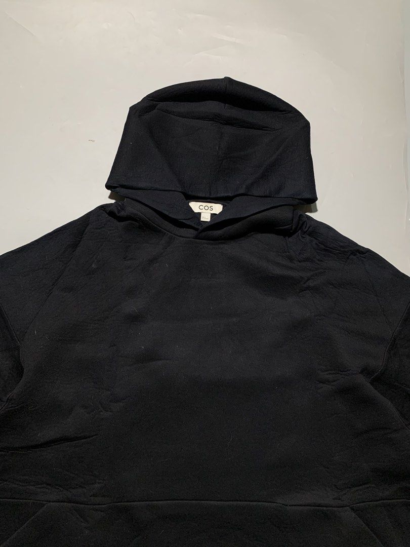 COS OVERSIZE HOODIE (Category: Coats, Jackets and Outerwear) located in Taguig. Submitted by thehookv1 (Listing ID 1464987495, Image 2). Description: COS OVERSIZED HOODIE SMALL 27x29 pit to pit | shoulder to hem VERY GOOD CONDITION AUTHENTIC TAGUIG DM ME .