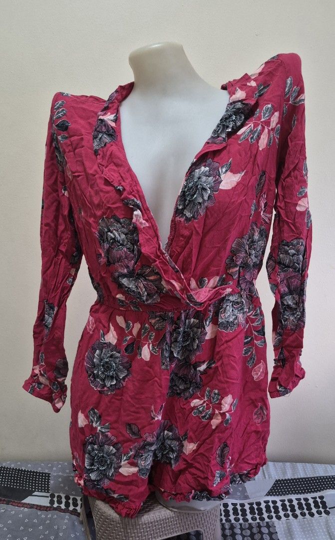 Cotton On Floral Romper (Category: Rompers) located in Pasig City. Submitted by ces.maranan16 (Listing ID 1465071461, Image 1). Description: - Brand: Cotton On - Design: Bright pink with dark floral print - Features: Deep V-neckline with ruffle trim, long sleeves, elastic waist - Fabric: Super lightweight, ideal for warm weather and casual days out small to Medium .