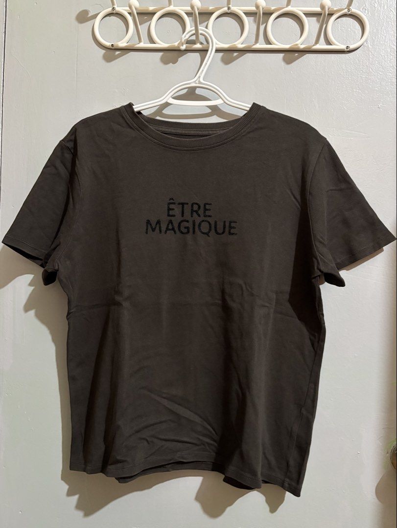 Cotton On Regular Fit Dark grey Tshirt (Category: Shirts) located in Manila. Submitted by margascloset_ (Listing ID 1465054327, Image 1). Description: - Color: Dark grey - Size: Small, Regular fit (can fit size small to medium) - Design: 'ETRE MAGIQUE' front text, ribbed crew neckline - Condition: like new, only used it twice RFS: Decluttering / no longer used MOD: J&t, LBC, Lalamove, Grab MOP: Gcash / Bank.