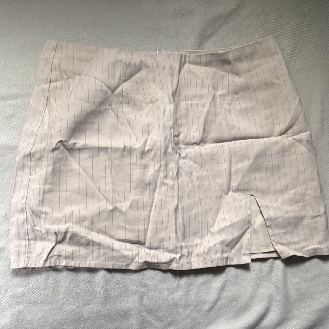 Cotton On Skirt (Category: Skirts) located in Quezon City. Submitted by the.wardrobee (Listing ID 1464992042, Image 1). Description: bought sa bangkok! —— DETAILS 🛍️ • RFS: Need funds & Declutter • Condition: Preloved / Secondhand (unless stated otherwise) • Please manage your expectations when purchasing preloved items. Minor signs of wear may be present. • Please check all photos and read the description before buying. LOCATION 📍 • Near SM No
