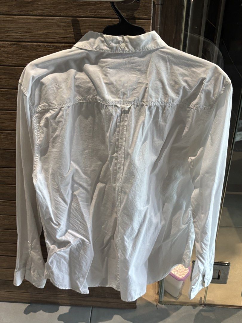 Cotton On White Long Sleeve Button Down Shirt Size L (Category: Tshirts & Polo Shirts ) located in Quezon City. Submitted by tanmiguel1998 (Listing ID 1465004899, Image 3). Description: - Brand: Cotton On - Color: Plain White - Size: Large - Style: Long sleeve button-down with classic collar and front button closure - Features: Single left chest pocket, buttoned cuffs - Condition: Excellent / Clean - Perfect everyday staple that easily pairs with