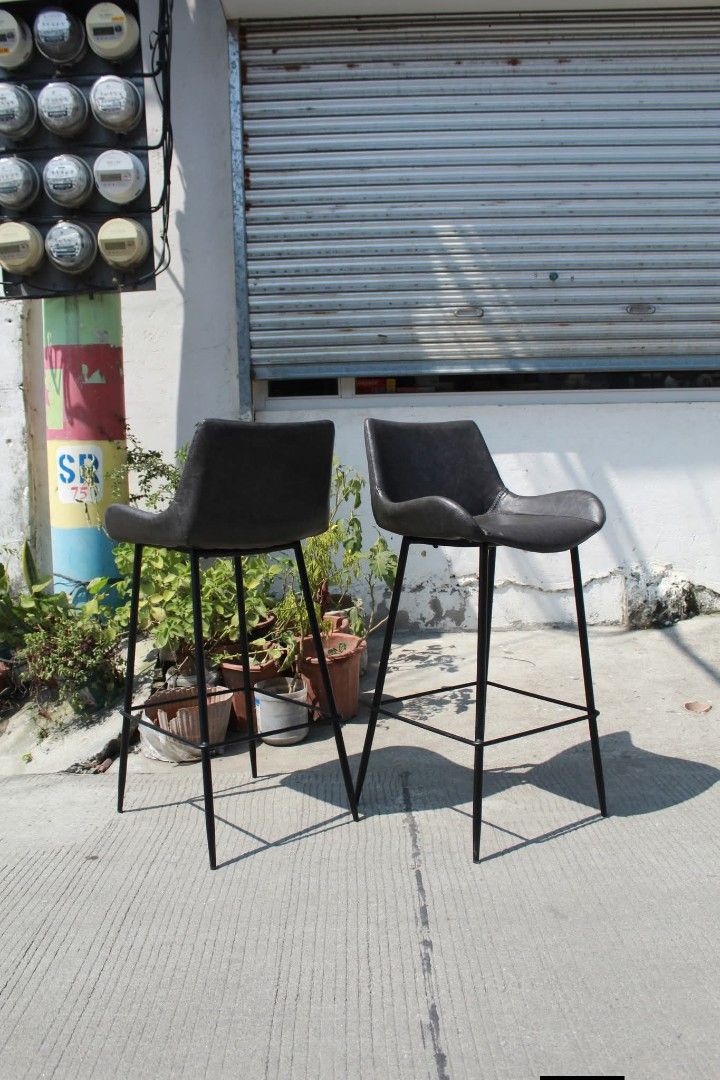 Counter/Bar Chair (Category: Chairs) located in Meycauayan. Submitted by marygracecasimiro (Listing ID 1465170272, Image 3). Description: Counter / Bar Chairs Set of 2 Risley S counter chairs with dark charcoal leather seats, black powder-coated steel frames and built-in footrests. Modern and versatile, perfect for kitchen counters, cafes, bars or office lounges L:18 ½ • W:17 • Seat H:28 • Back H:37 ¾ inches Set for only 9,900 pesos💚.