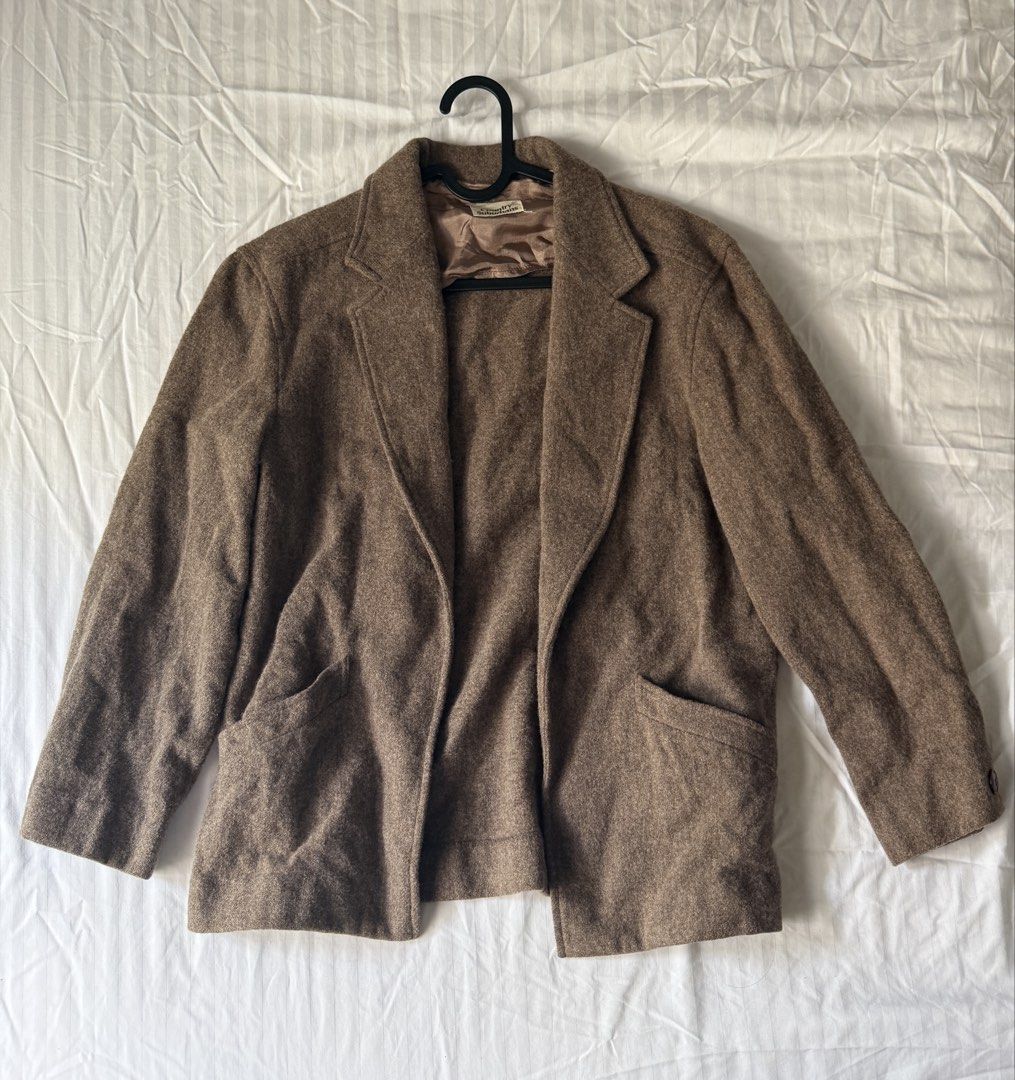 Country Road brown wool blazer jacket (Category: Coats, Jackets and Outerwear) located in Angeles City. Submitted by suareztrish (Listing ID 1465024679, Image 1). Description: ❕ Price is exclusive of shipping fee MOD: J&T MOP: GCash, BPI Conditon: ✳️ never used ✳️ rfs: decluttering ✳️ thrifted ✳️ can send pics when worn ✳️ payment first before shipping ✳️ reservation for a week ONLY.