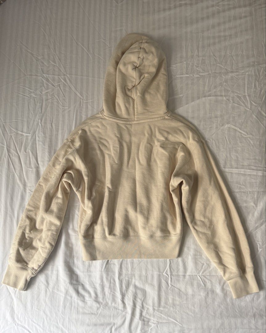 Cream beige cropped pullover hoodie minimalist style (Category: Coats, Jackets and Outerwear) located in Angeles City. Submitted by suareztrish (Listing ID 1465024200, Image 2). Description: ❕ Price is exclusive of shipping fee MOD: J&T MOP: GCash, BPI Conditon: ✳️ cropped ✳️no string for the hoodie part ✳️ lighty used, in good condition ✳️ rfs: decluttering ✳️ can send pics when worn ✳️ payment first before shipping ✳️ reservation for a week ONL
