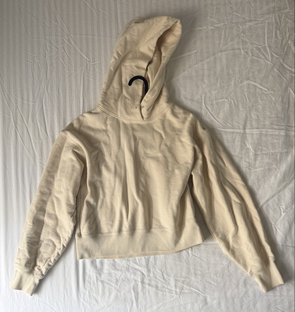 Cream beige cropped pullover hoodie minimalist style (Category: Coats, Jackets and Outerwear) located in Angeles City. Submitted by suareztrish (Listing ID 1465024200, Image 1). Description: ❕ Price is exclusive of shipping fee MOD: J&T MOP: GCash, BPI Conditon: ✳️ cropped ✳️no string for the hoodie part ✳️ lighty used, in good condition ✳️ rfs: decluttering ✳️ can send pics when worn ✳️ payment first before shipping ✳️ reservation for a week ONL