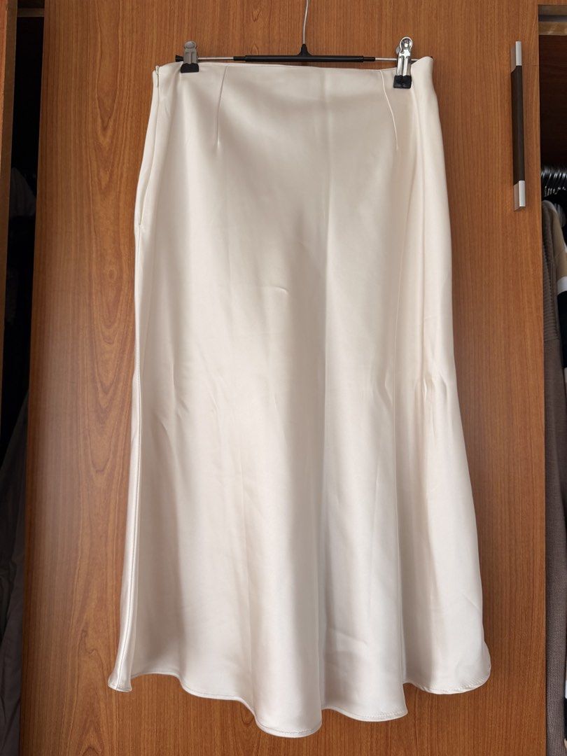 Cream satin midi skirt (Category: Skirts) located in Cavite. Submitted by klarev (Listing ID 1465029692, Image 1). Description: - Closure: Subtle side zipper.
