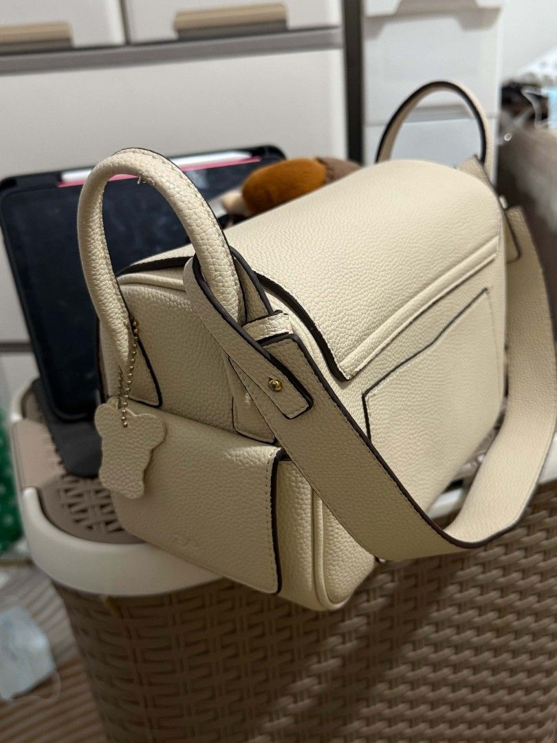HOLB TREASURE 24 ORIGINAL (Category: Cross-body Bags) located in Trece Martires City. Submitted by king2318 (Listing ID 1465079481, Image 2). Description: HOLB TREASURE 24 IN DESTINY COLOR WITH MINIMAL SIGNS OF USAGE NO RETURN NO EXCHANGE NO REFUND PAYMENT FIRST PERSONAL PRELOVE BAG IMUS CAVITE LOCATION LALAMOVE READY .