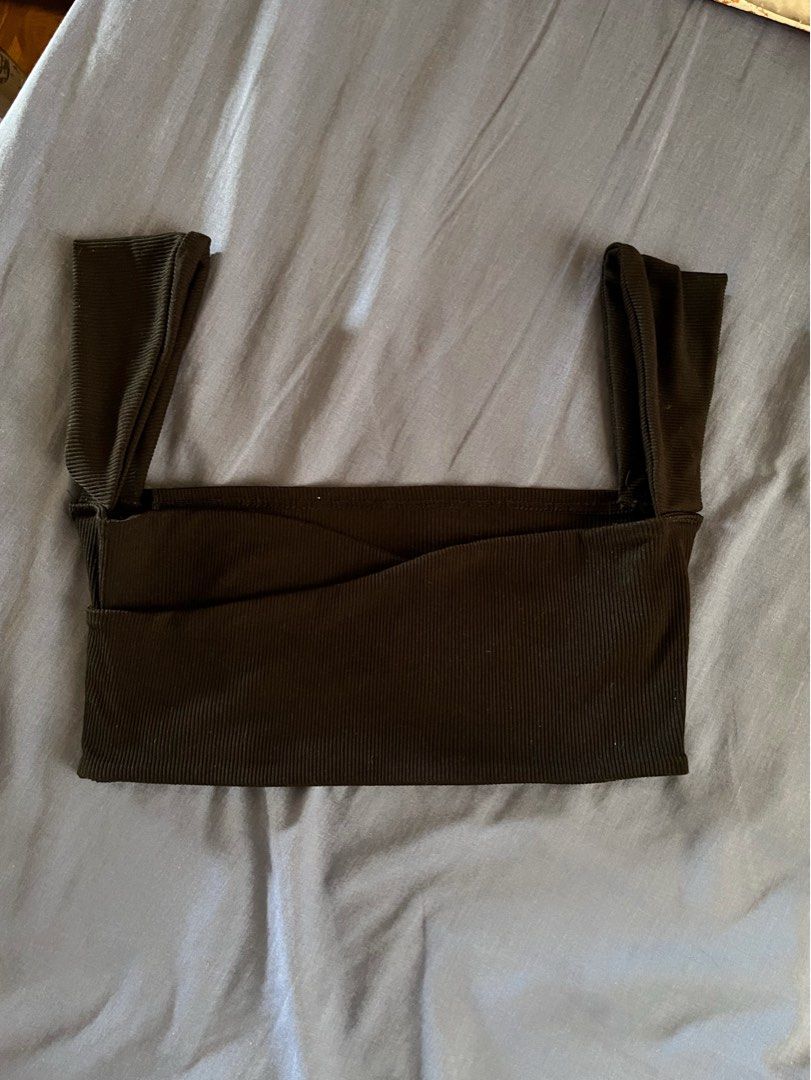 Crisscross Top (Category: Sleeveless) located in Baguio. Submitted by samxsells (Listing ID 1465032485, Image 1). Description: L: 6” W:24-32”.