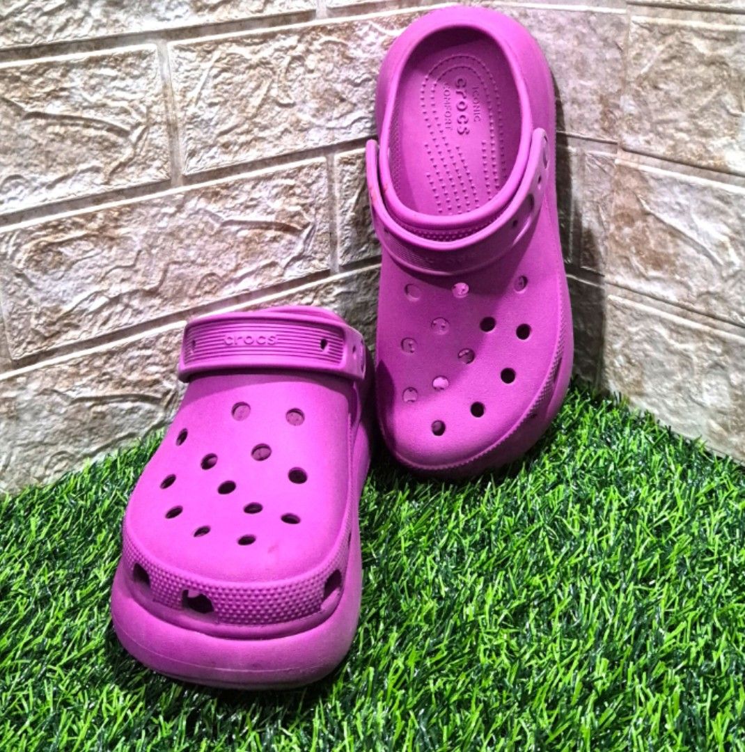 💯Crocs Classic Crush Clog – Original- Size: M4/W6 (Category: Slippers and slides) located in Antipolo. Submitted by saribymonica (Listing ID 1464971798, Image 2). Description: Crocs Classic Crush Clog – Original Size: M4/W6 Color: Fuschia Fun ✨ Like New / Excellent Condition ✨ Original Crocs, purchased from a Crocs store ✨ Made in Vietnam ✨ Minimally used and well-kept ✨ markings shown in the photos for reference ₱1,500 — already priced low for 