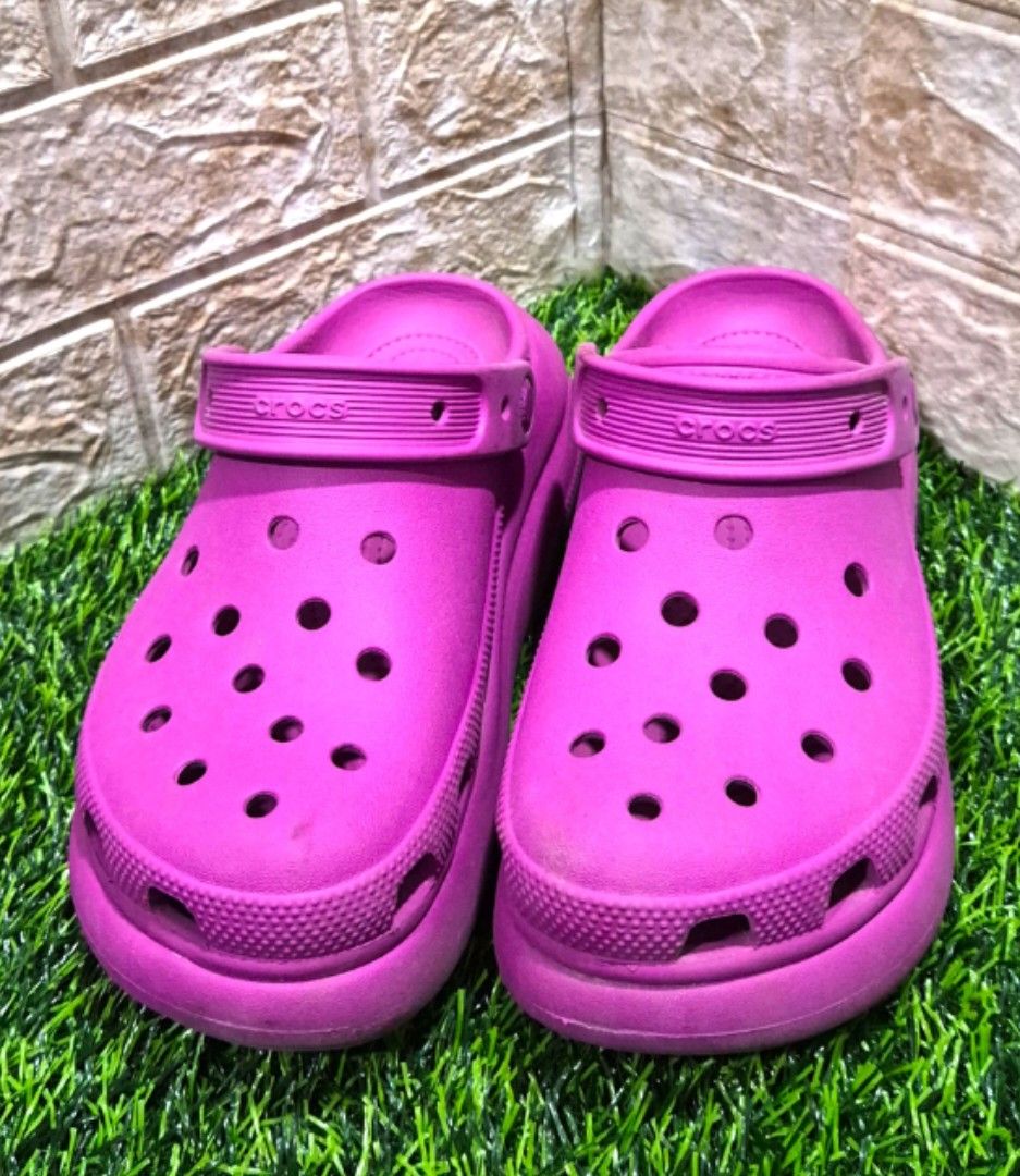 💯Crocs Classic Crush Clog – Original- Size: M4/W6 (Category: Slippers and slides) located in Antipolo. Submitted by saribymonica (Listing ID 1464971798, Image 1). Description: Crocs Classic Crush Clog – Original Size: M4/W6 Color: Fuschia Fun ✨ Like New / Excellent Condition ✨ Original Crocs, purchased from a Crocs store ✨ Made in Vietnam ✨ Minimally used and well-kept ✨ markings shown in the photos for reference ₱1,500 — already priced low for 