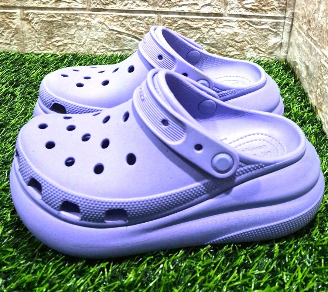 💯Crocs Classic Crush Clog – Original Size: M4/W6 (Category: Slippers and slides) located in Antipolo. Submitted by saribymonica (Listing ID 1464974944, Image 3). Description: Crocs Classic Crush Clog – Original Size: M4/W6 Color: Digital Violet ✨ Like New / Excellent Condition ✨ Original Crocs, purchased from a Crocs store ✨ Made in Vietnam ✨ Minimally used and well-kept ✨ markings shown in the photos ₱1,500 — already priced low for easy declutt