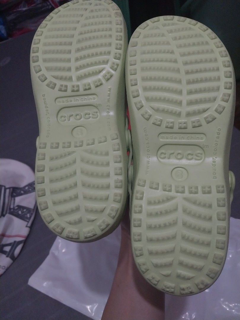 Crocs Clogs sage Green (Category: Slippers and slides) located in Manila. Submitted by PrinceDani.Clothing (Listing ID 1465041329, Image 3). Description: crocs clogs sage green Size 36 excellent condition .
