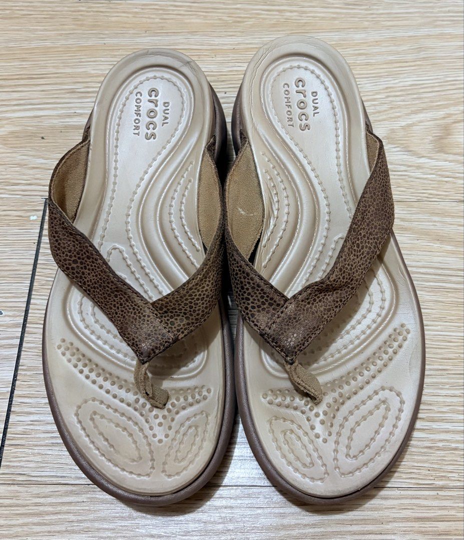 Crocs sandal size 5 (Category: Sandals) located in Koronadal. Submitted by bulilitfam (Listing ID 1464973714, Image 1). Description: Ukaysource Bago pa ⚠️sign of usage—-outsole Size w5 Insole 22cm .