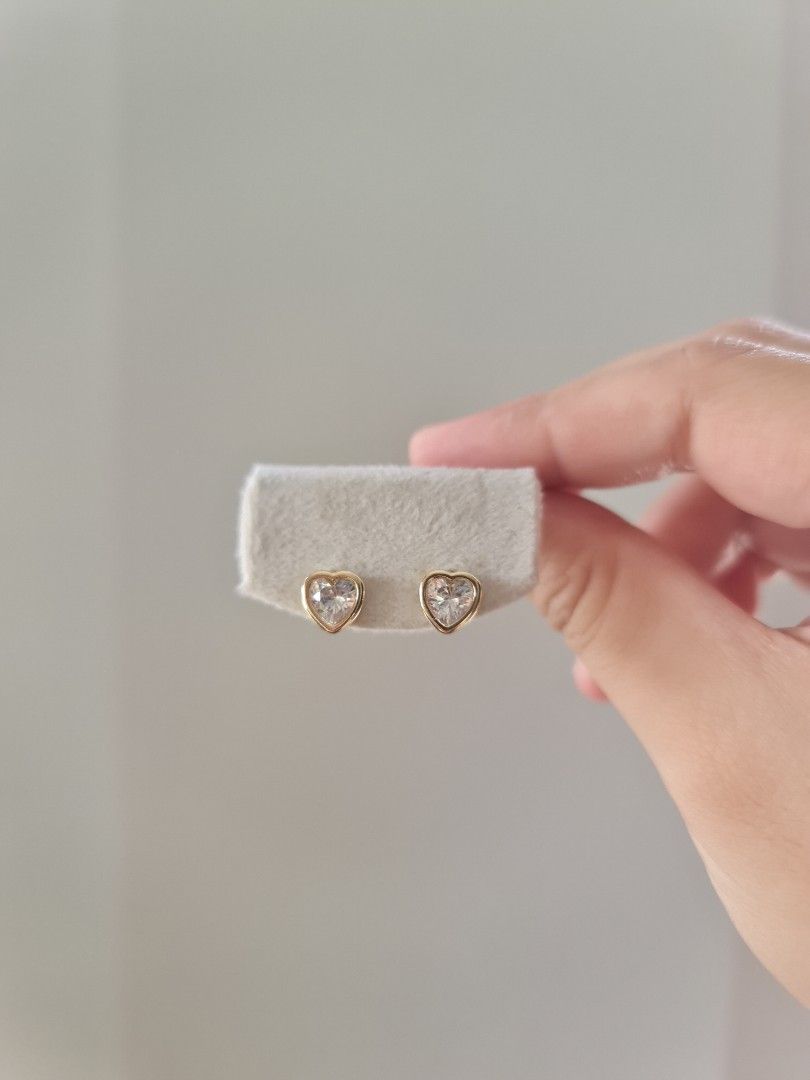Cute & Simple Heart Stud Gold Earrings (Category: Earrings) located in Dasmarinas. Submitted by danabrie22 (Listing ID 1464982714, Image 2). Description: very well-made, excellent crafstmanship 10/10 condition brand new stainless steel & white crystal-colored cubic zirconia stones made in Hongkong.