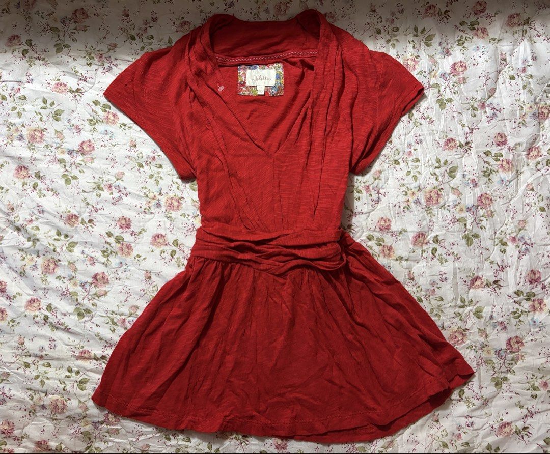 Dakota Red Wrap Babydoll Top (Category: Blouses) located in Muntinlupa City. Submitted by herellas0504 (Listing ID 1465113876, Image 1). Description: Dakota Red Wrap Babydoll Top Mine: 280 | Lock: 380 ———————————— size: xs-small (petite size) no issue, prettyy so muchh! flowy! no ww can’t fit.