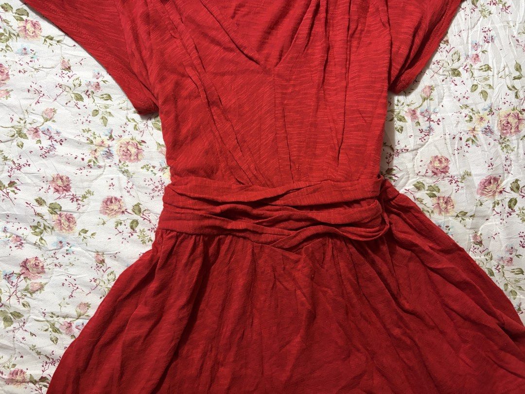 Dakota Red Wrap Babydoll Top (Category: Blouses) located in Muntinlupa City. Submitted by herellas0504 (Listing ID 1465113876, Image 3). Description: Dakota Red Wrap Babydoll Top Mine: 280 | Lock: 380 ———————————— size: xs-small (petite size) no issue, prettyy so muchh! flowy! no ww can’t fit.