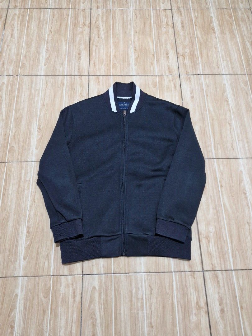 Daniel hecter (Category: Coats, Jackets and Outerwear) located in Antipolo. Submitted by kentoy6666 (Listing ID 1465071224, Image 1). Description: .