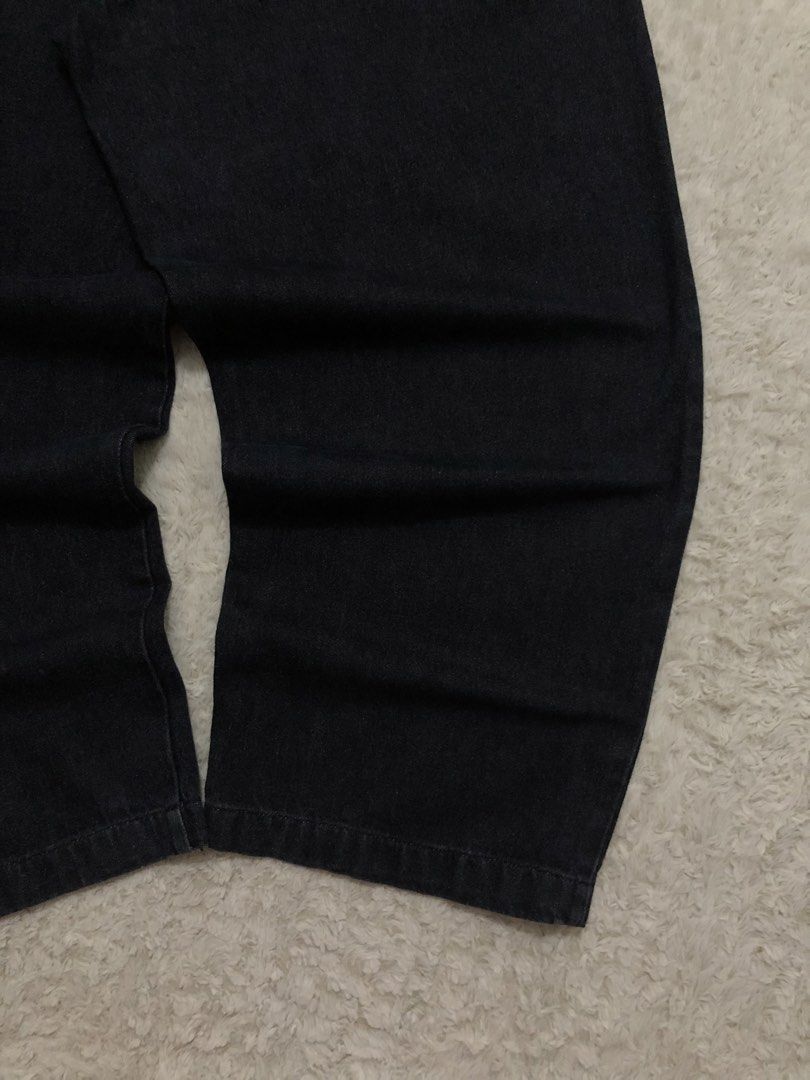 Dark blue barrel jeans (Category: Jeans) located in Canaman. Submitted by thriftmoboss (Listing ID 1465001871, Image 3). Description: 📌BENO BARREL CUTE JEANS cotton 100% Hard denim 90% DIMENSION W-30 L- 39 T-13. 5 Hem-9 Good condition✅ Lightly use No issue Price:750🏷 ‎ ‎•✅PLUS SHIPPING FEE (+75) ‎•🔵MOP: G CASH ‎•🟥COURIER: JnT ‎•📍LOC:Magsaysay, Naga city ,Camarines Sur 🌫️.