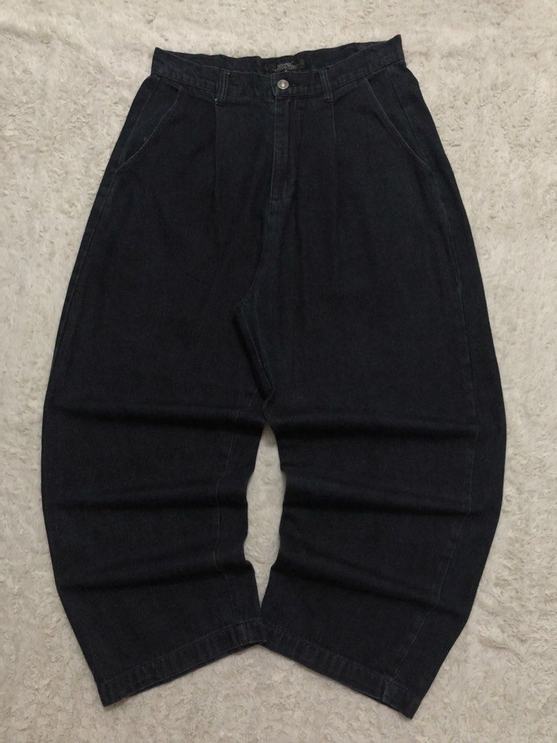 Dark blue barrel jeans (Category: Jeans) located in Canaman. Submitted by thriftmoboss (Listing ID 1465001871, Image 2). Description: 📌BENO BARREL CUTE JEANS cotton 100% Hard denim 90% DIMENSION W-30 L- 39 T-13. 5 Hem-9 Good condition✅ Lightly use No issue Price:750🏷 ‎ ‎•✅PLUS SHIPPING FEE (+75) ‎•🔵MOP: G CASH ‎•🟥COURIER: JnT ‎•📍LOC:Magsaysay, Naga city ,Camarines Sur 🌫️.
