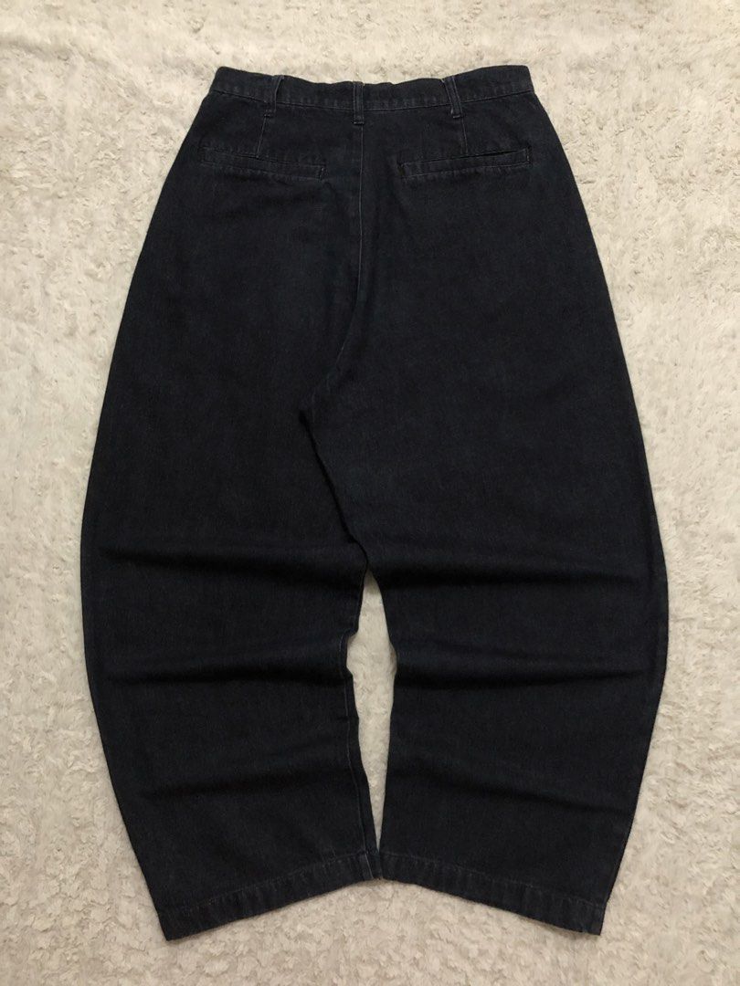 Dark blue barrel jeans (Category: Jeans) located in Canaman. Submitted by thriftmoboss (Listing ID 1465001871, Image 1). Description: 📌BENO BARREL CUTE JEANS cotton 100% Hard denim 90% DIMENSION W-30 L- 39 T-13. 5 Hem-9 Good condition✅ Lightly use No issue Price:750🏷 ‎ ‎•✅PLUS SHIPPING FEE (+75) ‎•🔵MOP: G CASH ‎•🟥COURIER: JnT ‎•📍LOC:Magsaysay, Naga city ,Camarines Sur 🌫️.