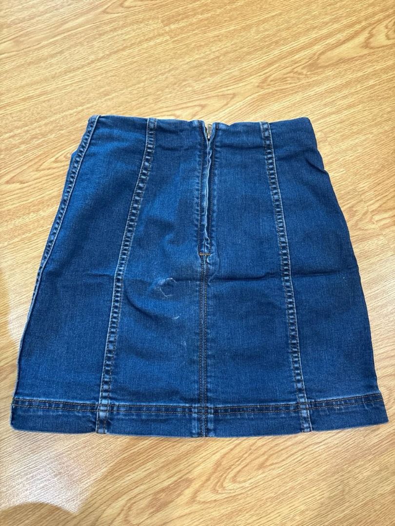 Dark Blue Denim Mini Skirt with Back Zipper (Category: Skirts) located in Pasig City. Submitted by ysabellyyyyy (Listing ID 1465035837, Image 3). Description: - Color/Wash: Dark blue denim - Style: Fitted mini skirt with structured front and back panels - Closure: Trendy exposed metal zipper at the back - Fit: Short and flattering cut - Styling Tip: Looks great with a simple tee or crop top for effortless casual wear.