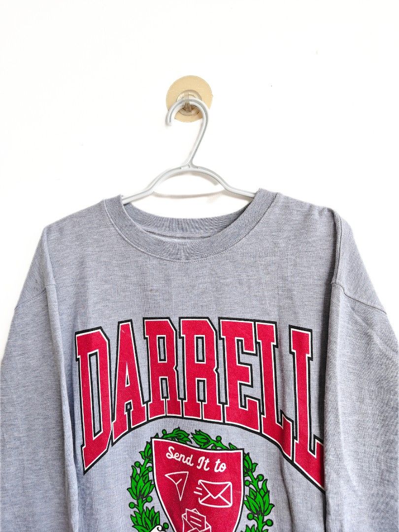 Darrell University Crewneck (Category: Coats, Jackets and Outerwear) located in Imus. Submitted by valentino.bros. (Listing ID 1465059739, Image 3). Description: .