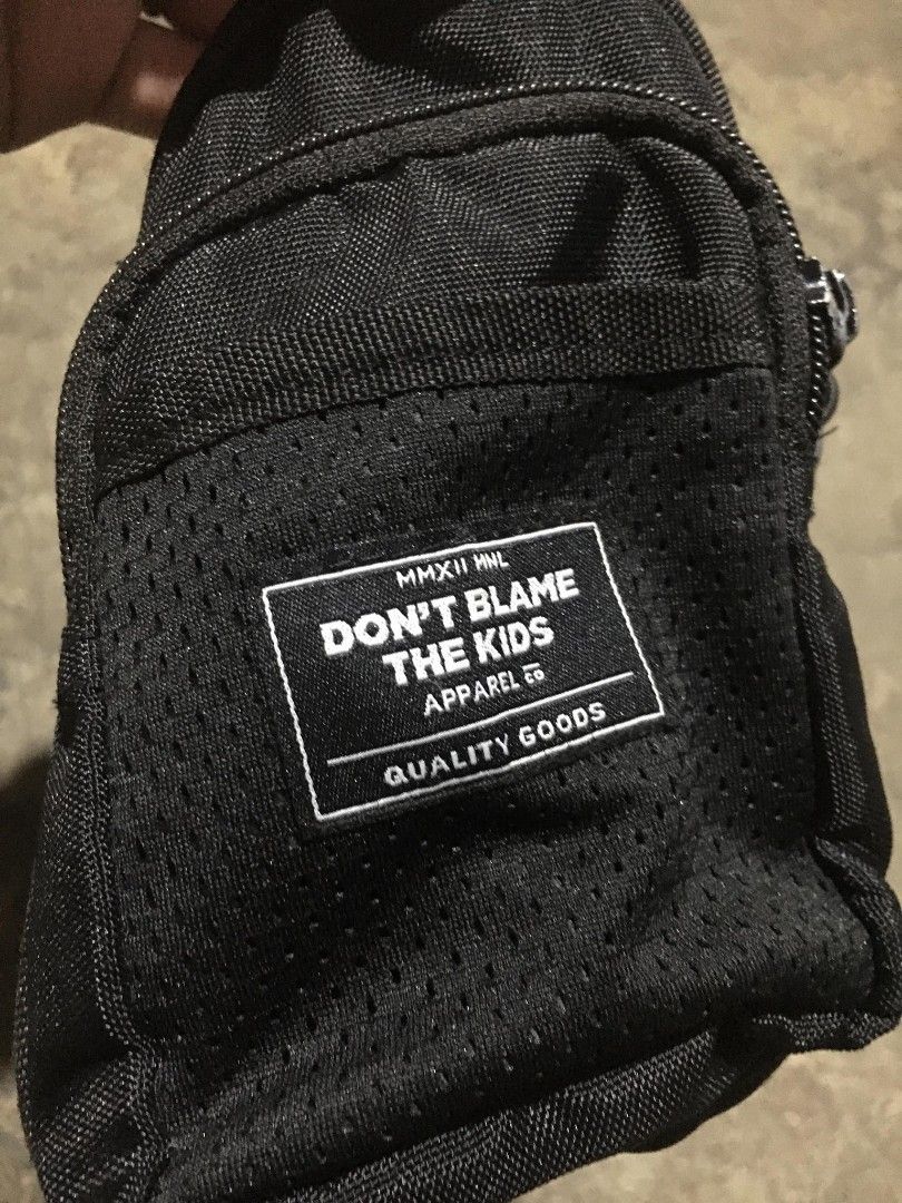 DBTK OG Multi-Pocket Essential Crossbody Bag (Category: Sling Bags) located in Quezon City. Submitted by thriftyzx (Listing ID 1465064992, Image 3). Description: DBTK OG Multi-Pocket Essential Crossbody Bag Condition: 9/10 Walang himulmul Issue see the last pic 999+SF Location: QC.