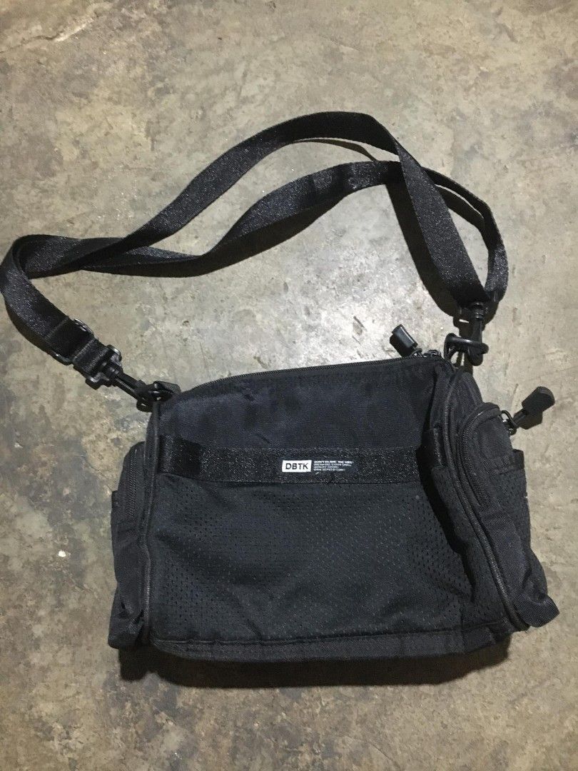 DBTK OG Multi-Pocket Essential Crossbody Bag (Category: Sling Bags) located in Quezon City. Submitted by thriftyzx (Listing ID 1465064992, Image 2). Description: DBTK OG Multi-Pocket Essential Crossbody Bag Condition: 9/10 Walang himulmul Issue see the last pic 999+SF Location: QC.
