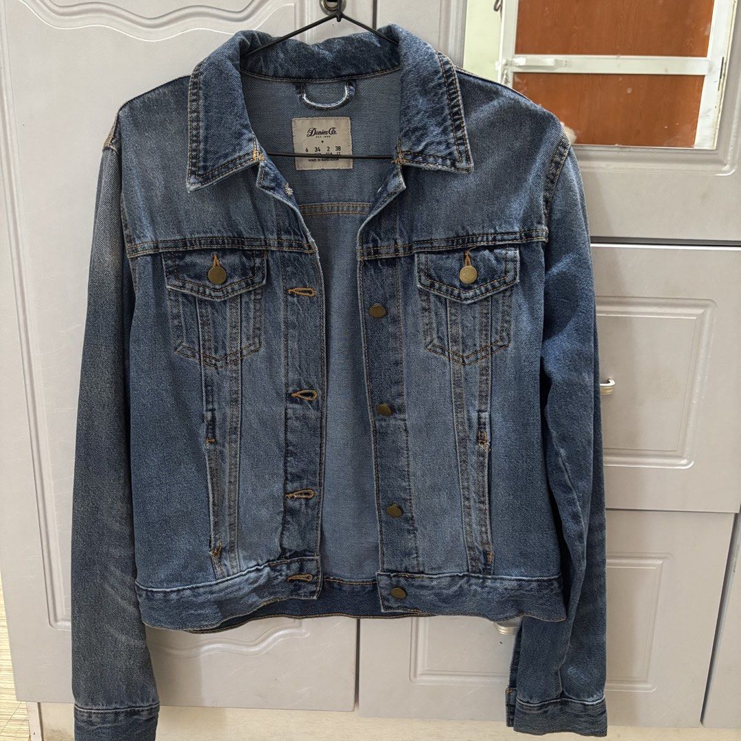 Denim & Co Vintage Denim Jacket (Category: Coats, Jackets and Outerwear) located in Binan City. Submitted by mypreloved_haul (Listing ID 1464981203, Image 1). Description: LAST PRICE POSTED! FOR SURE BUYERS ONLY! WIDTH - 17 INCH LENGTH - 22 “ SLEEVE LENGTH - 22” - fits xs to small! - no when worn photos! - last price posted! - please message only if sure buyer! - limited replies only. - Available unless mark as sold. - Ship via j&t or lalamove fo