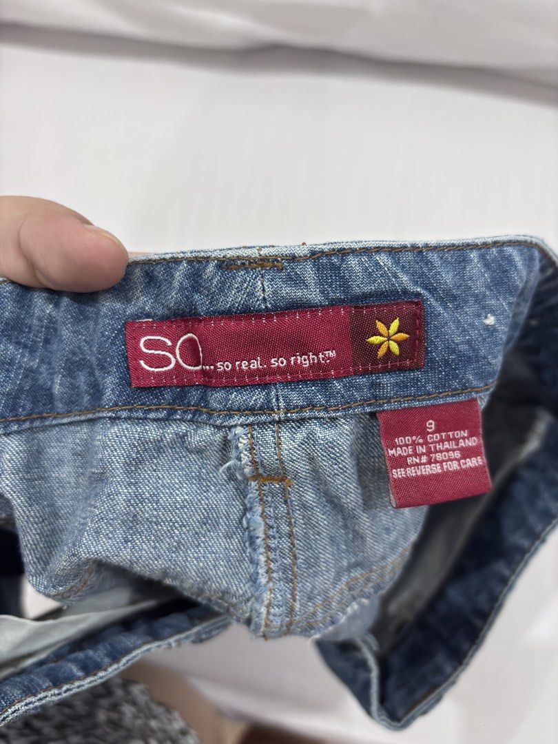 Denim Mini Skirt (Category: Skirts) located in Manila. Submitted by niellaeun (Listing ID 1465149931, Image 3). Description: Pre-loved Waistline: 30-31.