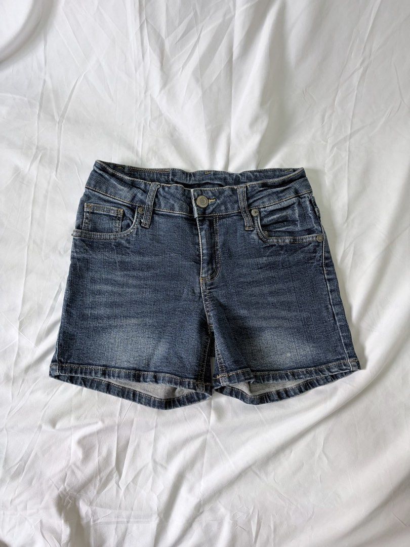 Denim Shorts (Category: Shorts) located in Bambang. Submitted by gigisells_ (Listing ID 1465153743, Image 1). Description: size 27-30 12” length .