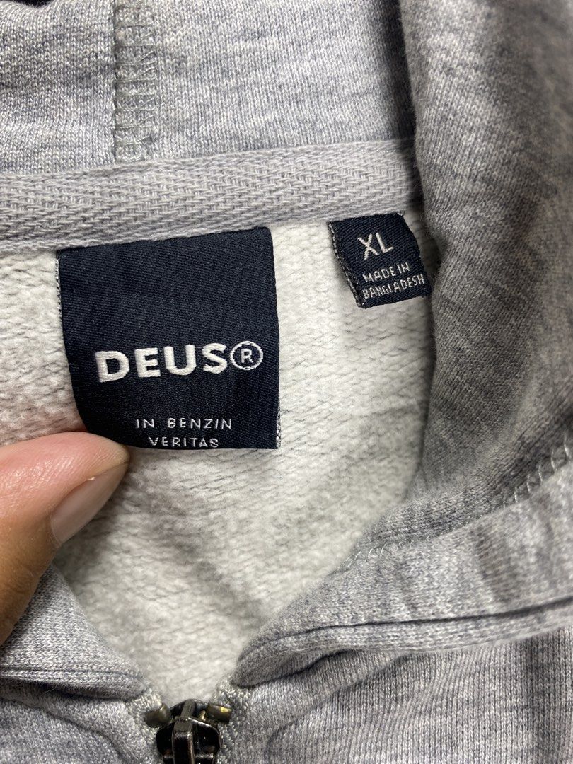 Deus Ex Machina zip up hoodie (Category: Hoodies) located in Surigao. Submitted by ricsons (Listing ID 1465102877, Image 3). Description: 23x29 dimension 9.9/10 color rate No issue Like new pa.
