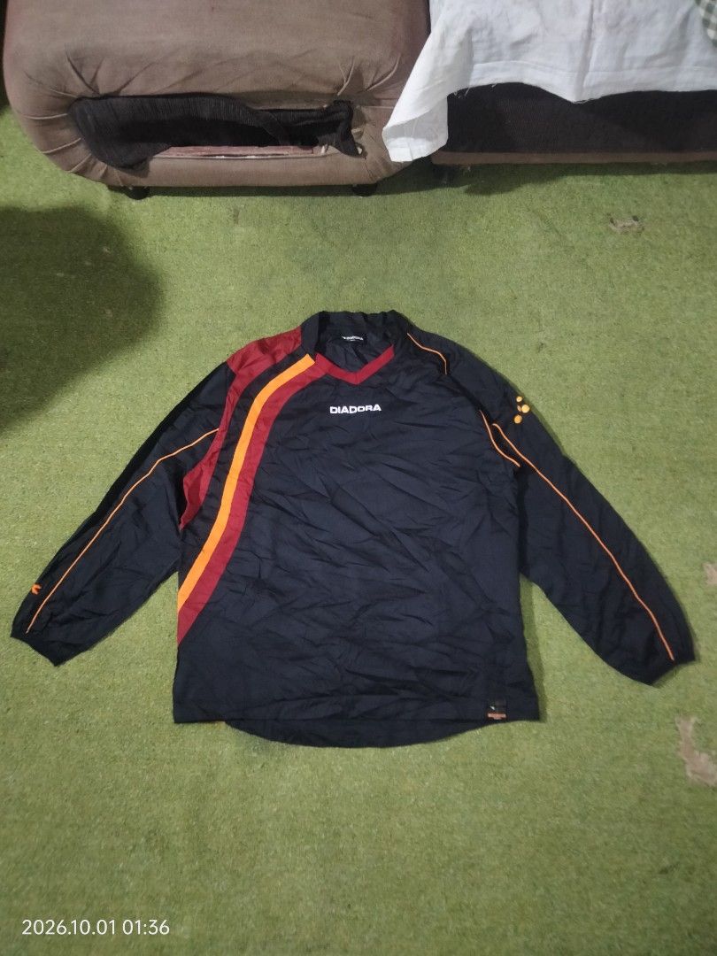 Diadora Windbreaker (Category: Coats, Jackets and Outerwear) located in Caloocan City. Submitted by haruconcep52476 (Listing ID 1465140020, Image 3). Description: Dimensions W22×L28 Good condition Color rate 9 Issue faded back print.