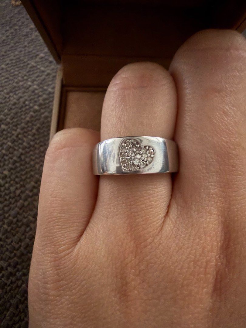 Diamond Ring (Category: Rings) located in San Pedro. Submitted by loveeofgoldiss (Listing ID 1464982457, Image 1). Description: .