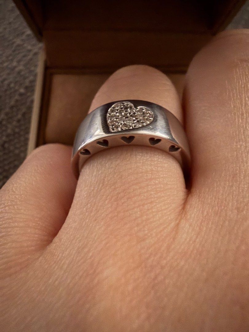 Diamond Ring (Category: Rings) located in San Pedro. Submitted by loveeofgoldiss (Listing ID 1464982457, Image 2). Description: .
