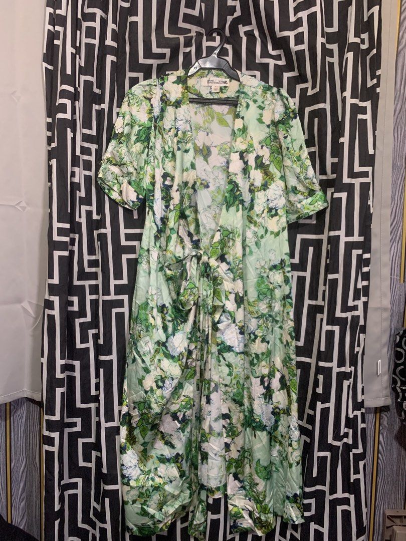 Diane Fustenberg (Category: Activewear) located in Manila. Submitted by bibiies2.0xghettothrift (Listing ID 1465050474, Image 1). Description: Mine 2k Details Large to Xl with adjustable straps L46 loc. baclaran parañaque.