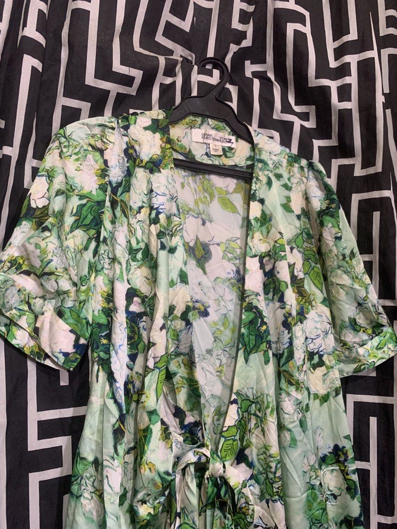 Diane Fustenberg (Category: Activewear) located in Manila. Submitted by bibiies2.0xghettothrift (Listing ID 1465050474, Image 2). Description: Mine 2k Details Large to Xl with adjustable straps L46 loc. baclaran parañaque.
