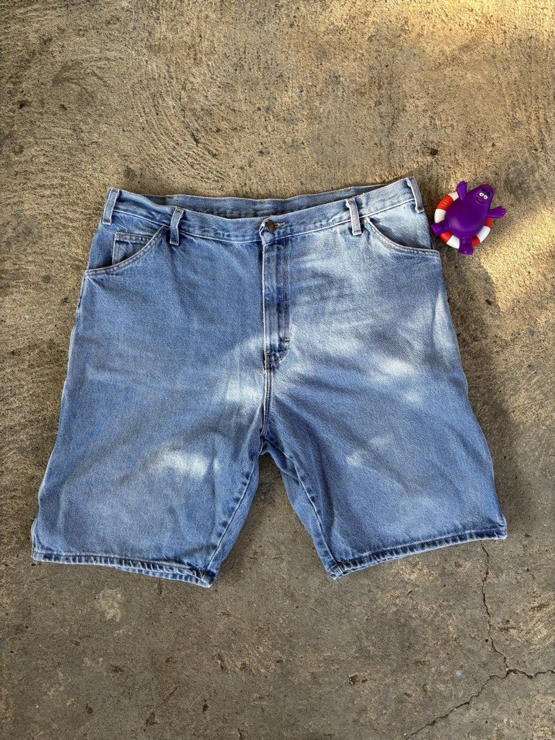 Dickies Carpenter Jorts (Category: Shorts) located in Calauan. Submitted by charles50266 (Listing ID 1465102029, Image 2). Description: Dickies Carpenter Jorts (Slightly Heavy) ♻️width : 40 ♻️length:23 ♻️hem: 12.