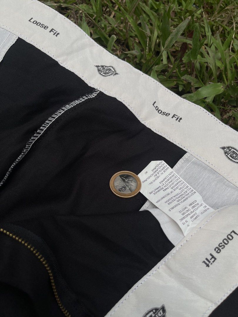 Dickies Loose fit BLK (Category: Shorts) located in Zamboanga. Submitted by weartogobyco. (Listing ID 1465051821, Image 2). Description: Waist 40 Length 26.5 Hem 14.5 Good as new Color Rate 10 Issue❌.