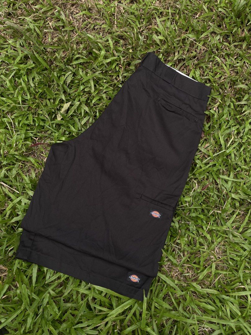 Dickies Loose fit BLK (Category: Shorts) located in Zamboanga. Submitted by weartogobyco. (Listing ID 1465051821, Image 1). Description: Waist 40 Length 26.5 Hem 14.5 Good as new Color Rate 10 Issue❌.