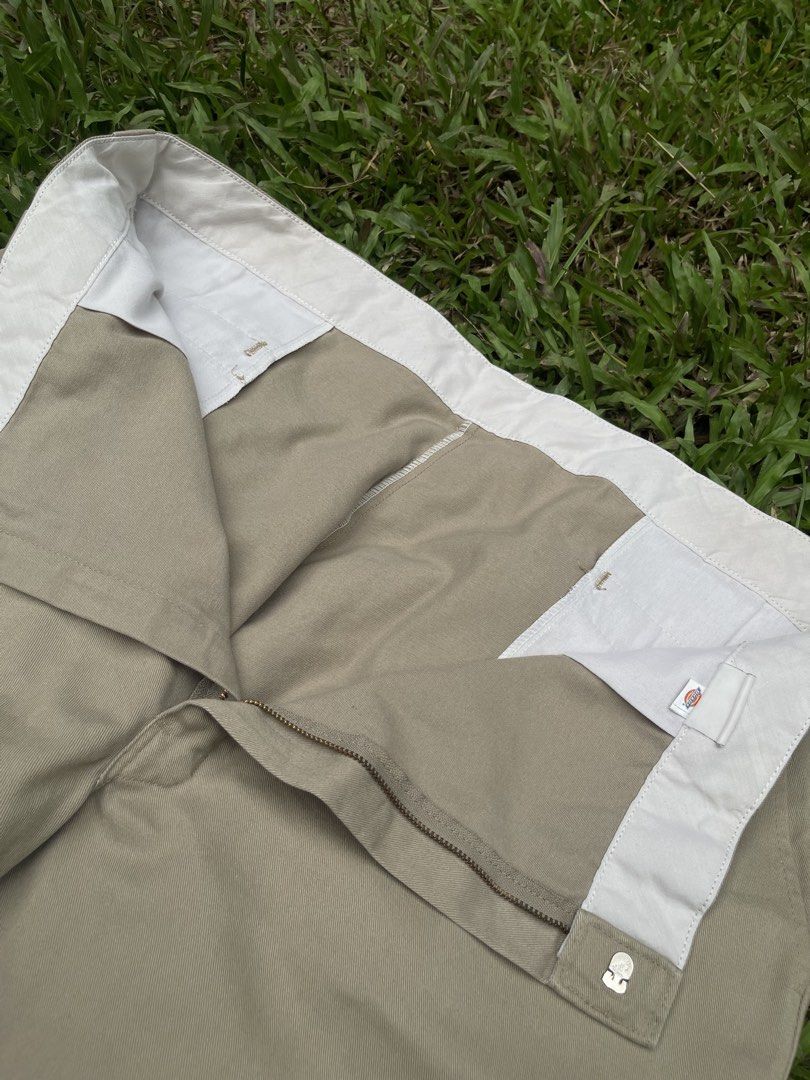 Dickies loose fit khaki (Category: Shorts) located in Zamboanga. Submitted by weartogobyco. (Listing ID 1465051467, Image 2). Description: Waist 40 Length 26 Hem 15 Excellent Condition Color Rate 10 Issue ❌.