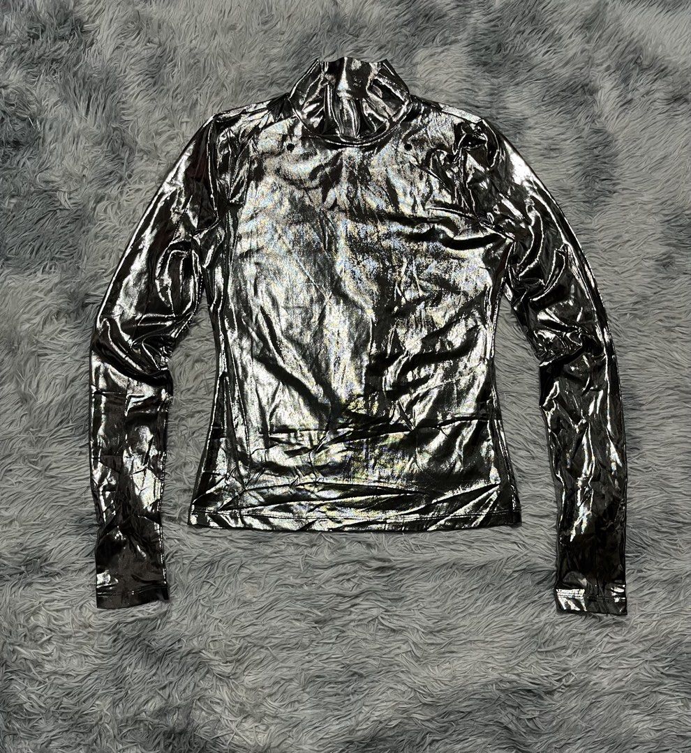 Diesel METALLIC TOP (Category: Longsleeves) located in Sasmuan (Sexmoan). Submitted by winterclothes.ph (Listing ID 1465112625, Image 2). Description: Diesel METALLIC TOP S on tag Width 15.5 Length 21 Excellent Condition.
