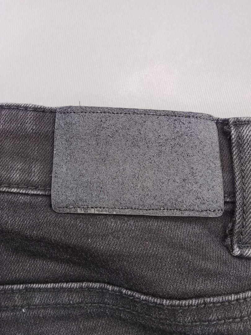 DIOR Black Jeans Regular Fit (Category: Luxury Apparel) located in Pasig City. Submitted by thriftshop.pinas (Listing ID 1464978423, Image 3). Description: DIOR Black Jeans Regular Fit -Size: 28 to 30 waist line -Lenght: 36.5 inch -Leg Hole: 7 inch -Complete tags -Issue: faded back patch.