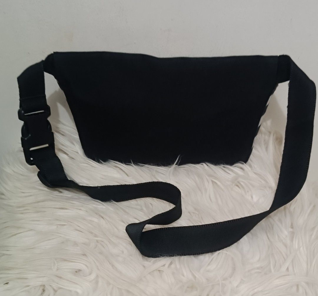 Disney Belt Bag (Category: Babies & Kids Fashion) located in Davao. Submitted by naxarugal (Listing ID 1464975562, Image 3). Description: ukay source no issue size length 10 inches width 3 inches height 4 inches.