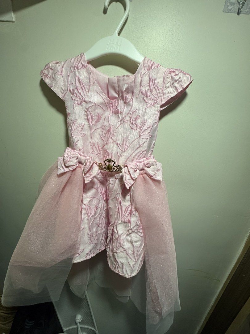 4 dresses take all (Category: Babies & Kids Fashion) located in San Fernando. Submitted by jelajoybasco (Listing ID 1464984783, Image 3). Description: - Authentic Disney Princess dress in charming pink - Tagged Size 4, fits true to size - Elegant embossed leaf pattern on the bodice with short puffed sleeves and V-neck - Decorated with two pink bows and an adorable tiny gold crown charm at the waist - Voluminous layered tulle skirt featuring a tre