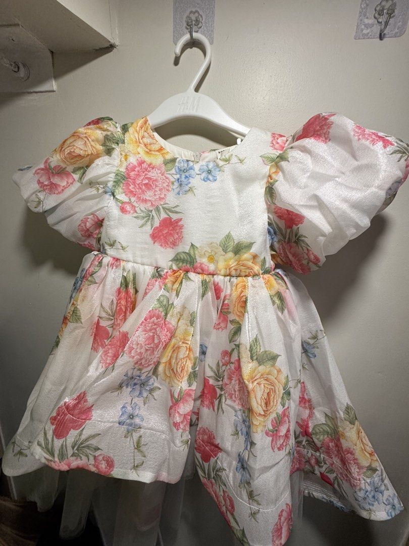 4 dresses take all (Category: Babies & Kids Fashion) located in San Fernando. Submitted by jelajoybasco (Listing ID 1464984783, Image 1). Description: - Authentic Disney Princess dress in charming pink - Tagged Size 4, fits true to size - Elegant embossed leaf pattern on the bodice with short puffed sleeves and V-neck - Decorated with two pink bows and an adorable tiny gold crown charm at the waist - Voluminous layered tulle skirt featuring a tre