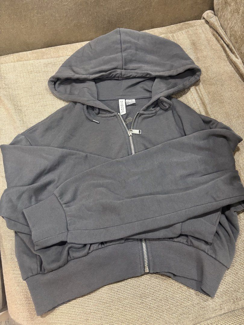 DIVIDED - H&M | Dark Gray Airport Fit Set (Category: Sets or Coordinates) located in Manila. Submitted by lovedbyons (Listing ID 1465045700, Image 1). Description: Top - Small Sweatpants - X-Small.