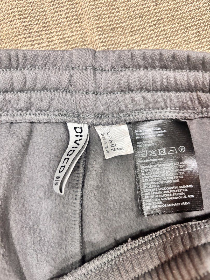 DIVIDED - H&M | Dark Gray Airport Fit Set (Category: Sets or Coordinates) located in Manila. Submitted by lovedbyons (Listing ID 1465045700, Image 3). Description: Top - Small Sweatpants - X-Small.
